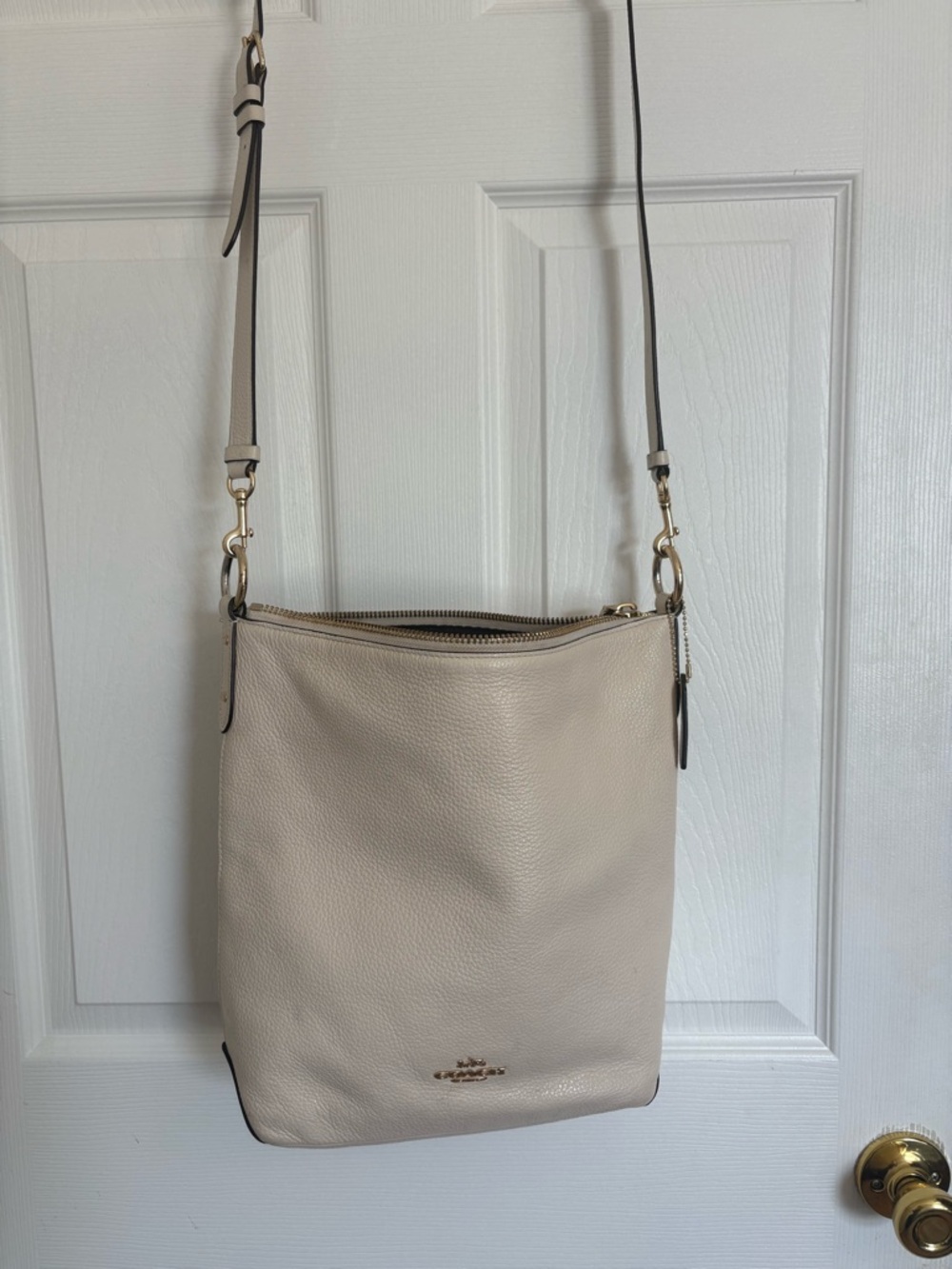 Coach Leather Bucket Shoulder Bag in Cream and Gold - Picture 3 of 4